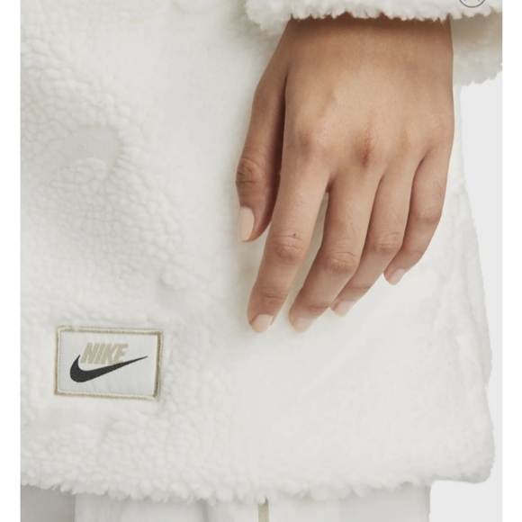 Nike Coat 🤍 - Picture 5 of 8